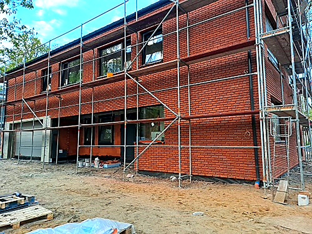 Duża fasada w realizacji